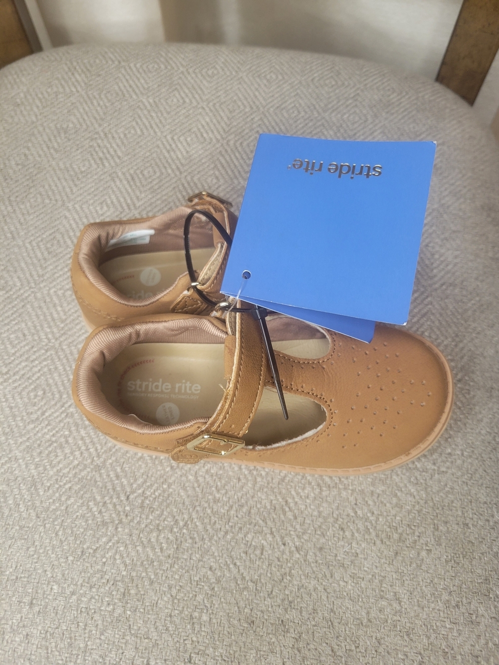 Stride Rite Girls Tan Mary Jane Dress Shoe with Buckle And Leather Lining. - Picture 2 of 7
